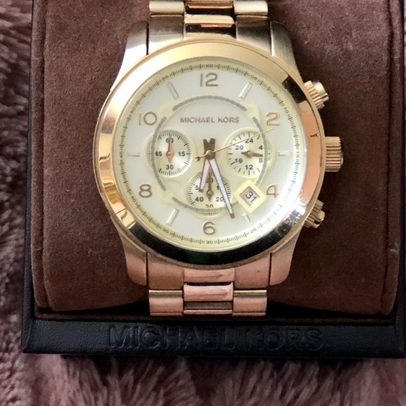 Michael Kors
Oversized Chronograph Gold Watch 45mm - Picture 2 of 7